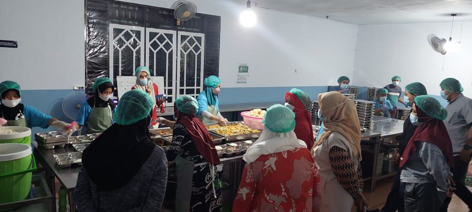 Komisi II DPRD Provinsi Gorontalo  meninjau langsung pelaksanaan  program Makan Bergizi Gratis (MBG) di MIS Al Mourky dan Dapur MBG Desa Mongolato, Kecamatan Telaga.(F:hms-Eng)