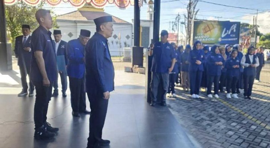Suasana politisi senior Feriyanto Mayulu memimpin upacara peringatan HUT ke-80 Kemerdekaan Republik Indonesia.(F:Ist)