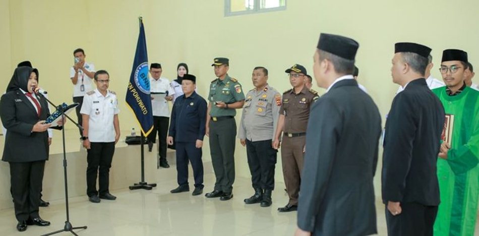 Kepala BNN Provinsi Gorontalo, Brigjen Pol. Sri Bardiyati  Kepala melantik Kepala dan Kasubag Umum   di ruang rapat Gunung Pani, Kantor Bupati. (F:Humas)