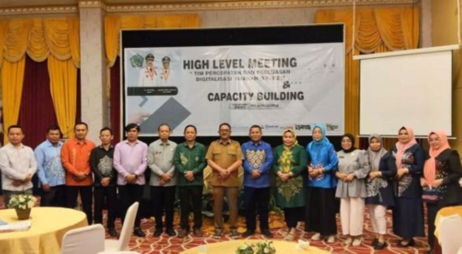 Rum Pagau saat menghadiri High Level Meeting (HLM) Tim   Percepatan dan Perluasan Digitalisasi Daerah (TP2DD) .(F: Fik)