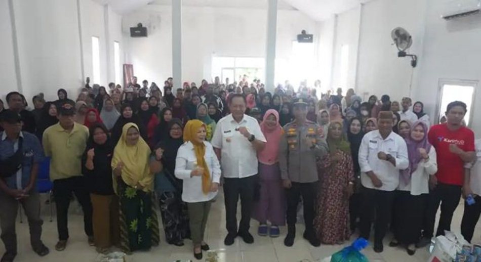 Gusnar&ndash;Idah Wujudkan Janji Politik Salurkan Bantuan UMKM Rp 1,6 M.(F:Kmfo)