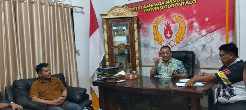 KONI Provinsi  saat KONI Provinsi menerima aduan (F;ist)
