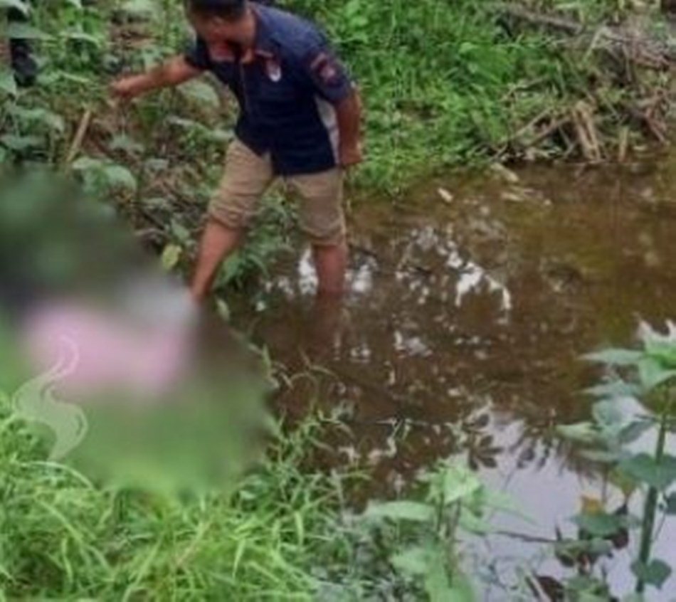 tim Inafis Sat Reskrim Polres Bone Bolango bersama Polsek Suwawa, yang langsung melakukan identifikasi serta pemeriksaan identitas korban di lokasi..(F:Hms-Pol)