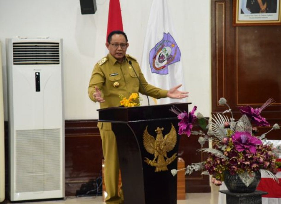 Gubernur Gorontalo, Gusnar Ismail, saat menyampaikan nota   pengantar Ranperda APBD 2026 pada Rapat Paripurna DPRD ke-43.(F:Humas)