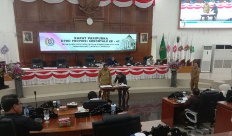 rapat paripurna ke-43 dengan agenda   pembicaraan tingkat I terhadap Rancangan Peraturan Daerah (Ranperda) tentang APBD   Provinsi Gorontalo Tahun Anggaran 2026.(F:humas)