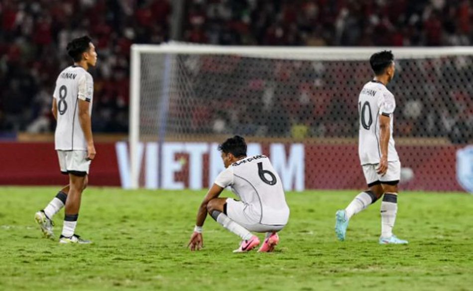 Ekpresi kekecewaan pesepak bola Timnas U-23 Indonesia usai dikalahkan Vietnam pada   laga final Piala AFF U-23 di Stadion Utama Gelora Bung Karno.(F:JP)