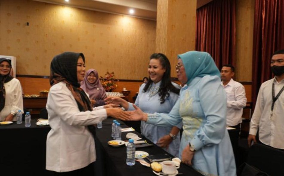 Wakil Ketua Persatuan Istri Anggota DPRD (PIAD) Provinsi Gorontalo, Dewi Ridwan Monoarfa Arbie.(F:Humas)