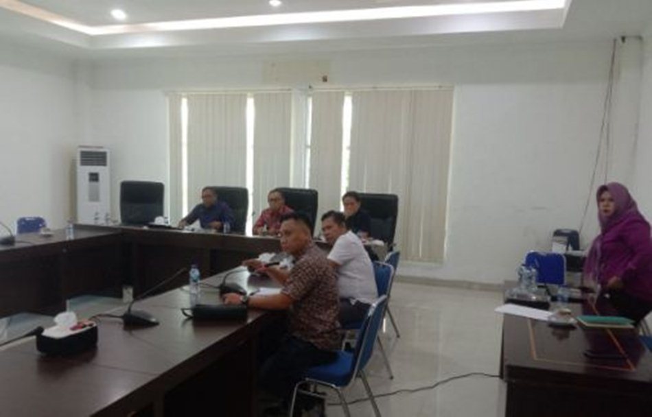 Rapat Koordinasi Pengelolaan  Perkebunan Sawit yang diselenggarakan oleh Satgas KPK RI secara daring melalui aplikasi Zoom Meeting di ruangan  Inogaluma DPRD Provinsi Gorontalo.(F:Ist)