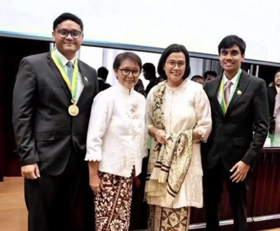 Dua Putra Mantan Menteri Lulus Dokter Spesialis di UI.(F: JP)