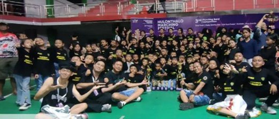 Penampilan memukau ditunjukkan oleh Marching   Band SD  Negeri 8 Kwandang yang berhasil menyabet juara umum II kategori junior .(F:ist)