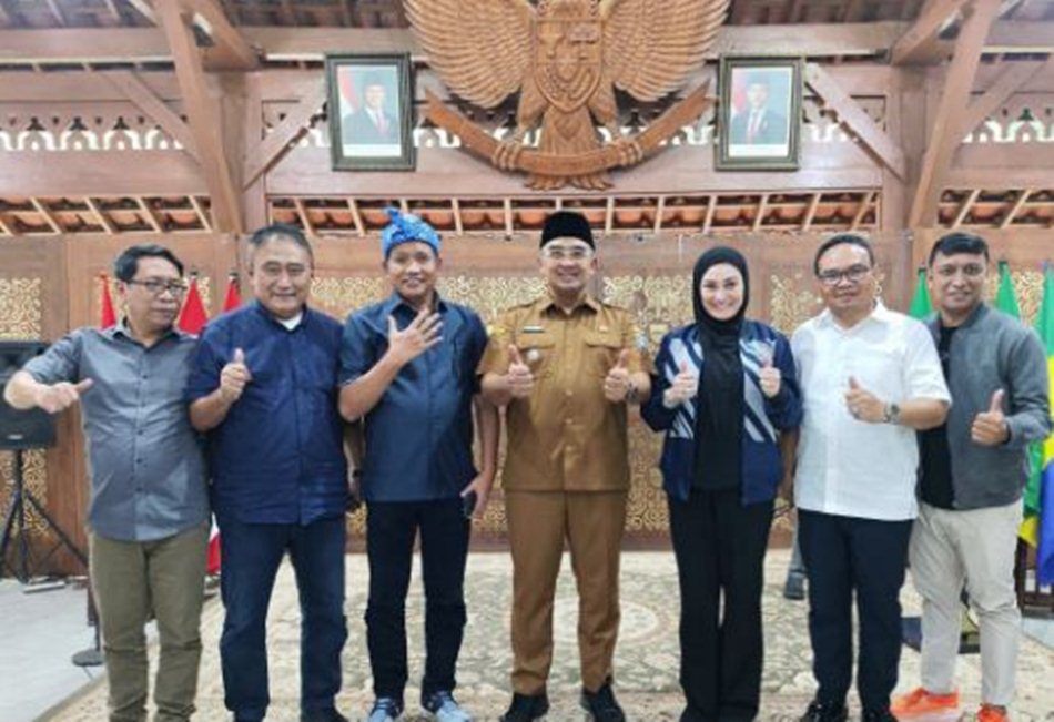 Jajaran DPW NasDem Gorontalo bersama Wali Kota Bandung, Mohammad Farhan. (F"dok Nasdem)