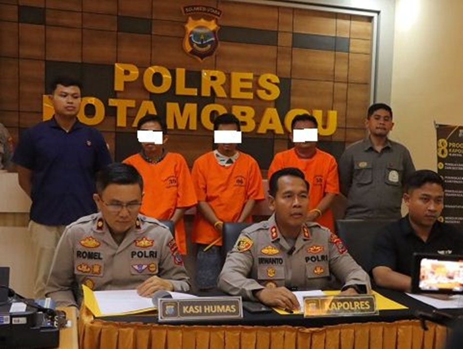 konferensi pers yang dipimpin Kapolres Kotamobagu, AKBP Irwanto, S.IK., MH, di Mapolres Kotamobagu.(F:Hms-Pol)
