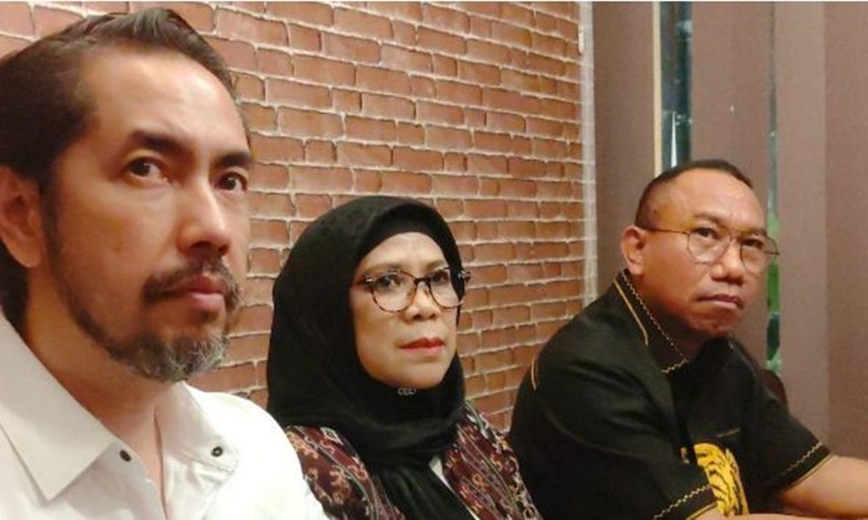 Rosalina di damping kuasa hukumnya, Agustinus Nahak, S.H., M.H. (kanan) dan Sunan Kalijaga S.H (kiri).(F:Ist)
