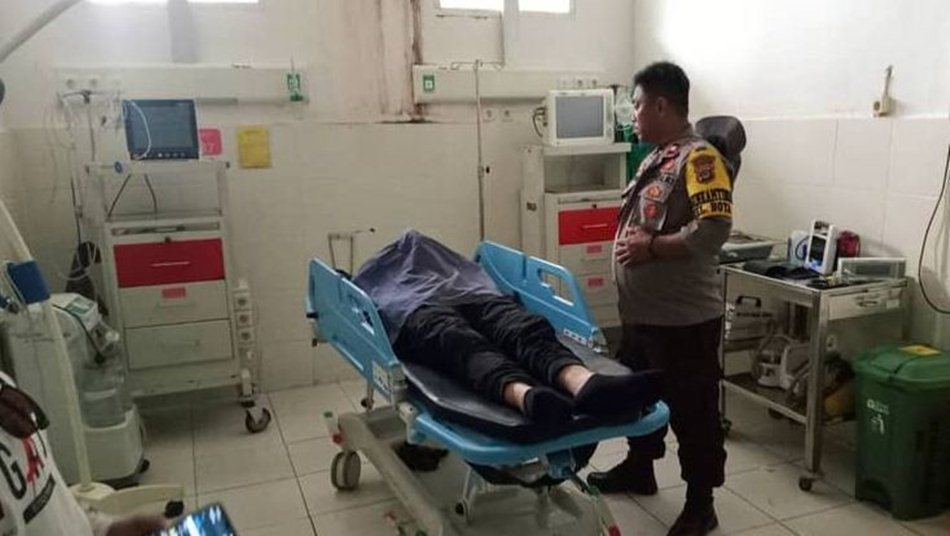 Jenazah Abd Karim sempat dievakuasi ke Rumah Sakit Kabelota..(F : Hms)