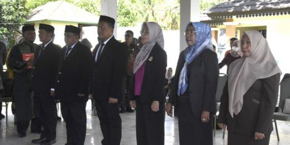 ejumlah Pejabat Administrator dan Pejabat Pengawas yang dilantik Bupati Bone Bolango Ismet Mile, di Bandayo Rumah Dinas Bupati. (F.AKP)