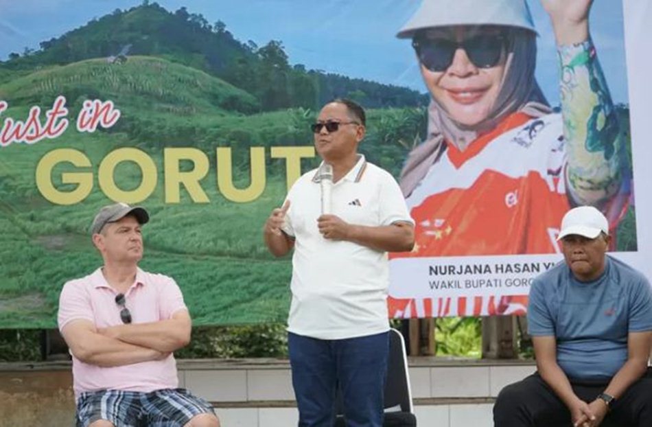 Bupati Gorontalo Utara (Gorut), Thariq Modanggu di hadapan pelaku pariwisata, akademisi, hingga investor yang hadir dalam peringatan World Tourism Day.(F:Hms)