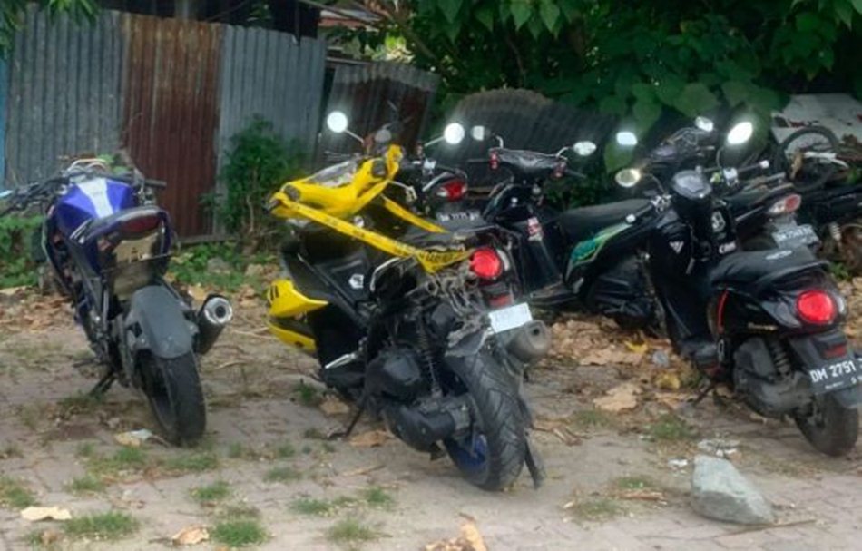 Kondisi Motor korban usai terjadi kecelakaan  tunggal  di Perlimaan Kota Gorontalo .(F:ist)