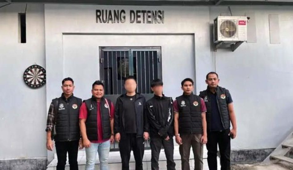 Dua warga negara asal Tiongkok berinisial XW dan HS akhirnya dipulangkan paksa oleh Kantor Imigrasi Kelas I TPI Gorontalo.(F:umas)