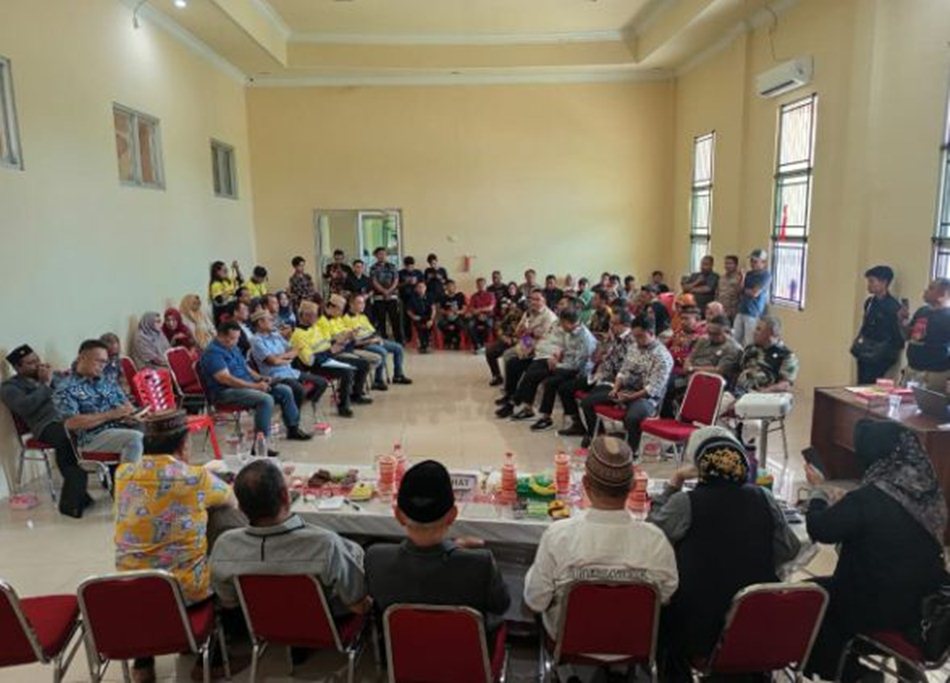 kunjungan kerja Panitia Khusus (Pansus)   Pertambangan DPRD Provinsi Gorontalo bersama pemerintah daerah dan pihak   perusahaan, yang digelar di Kantor Bupati Pohuwato.(F:Hms-Enki)
