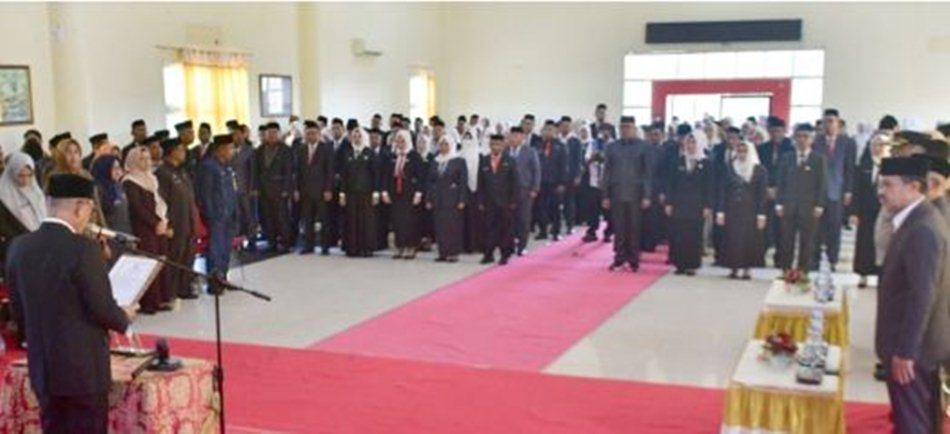 121 pejabat di lingkup Pemerintah Kabupaten Pohuwato resmi  dilantik oleh Bupati Saipul A. Mbuinga di Gedung Panua.(f:Kmfo)