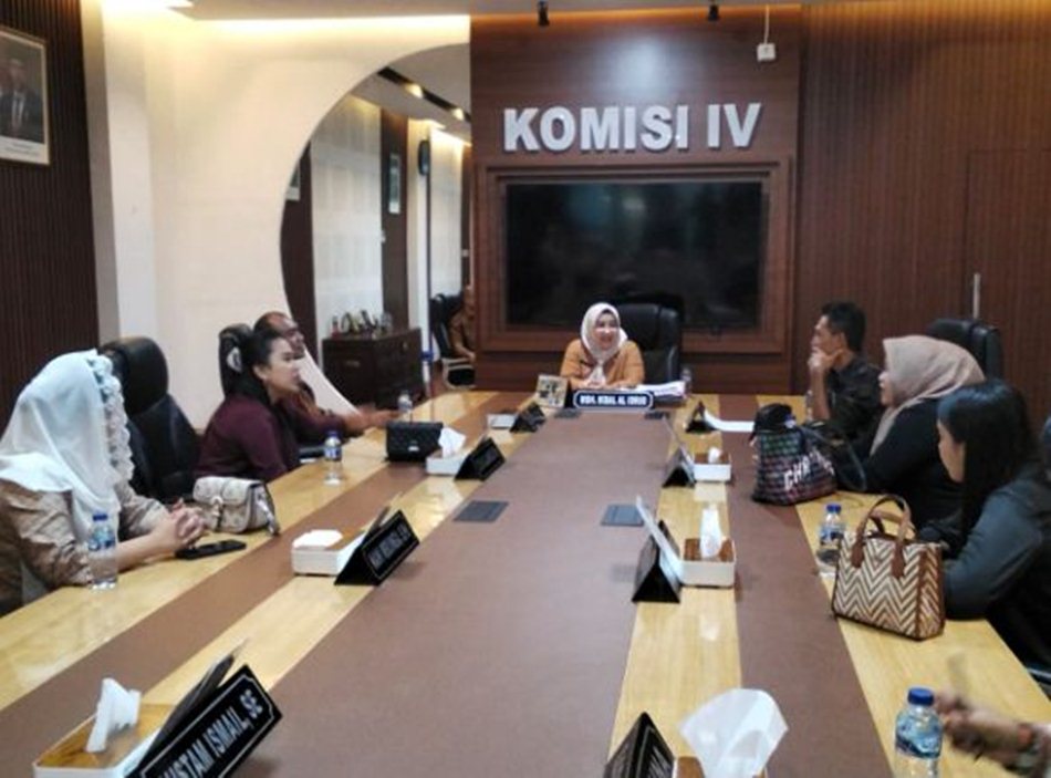 pimpinan dan anggota Komisi II DPRD Kabupaten Bolaang Mongondow   (Bolmong) melaksanakan kunjungan kerja ke DPRD Provinsi Gorontalo. (F:Hms)