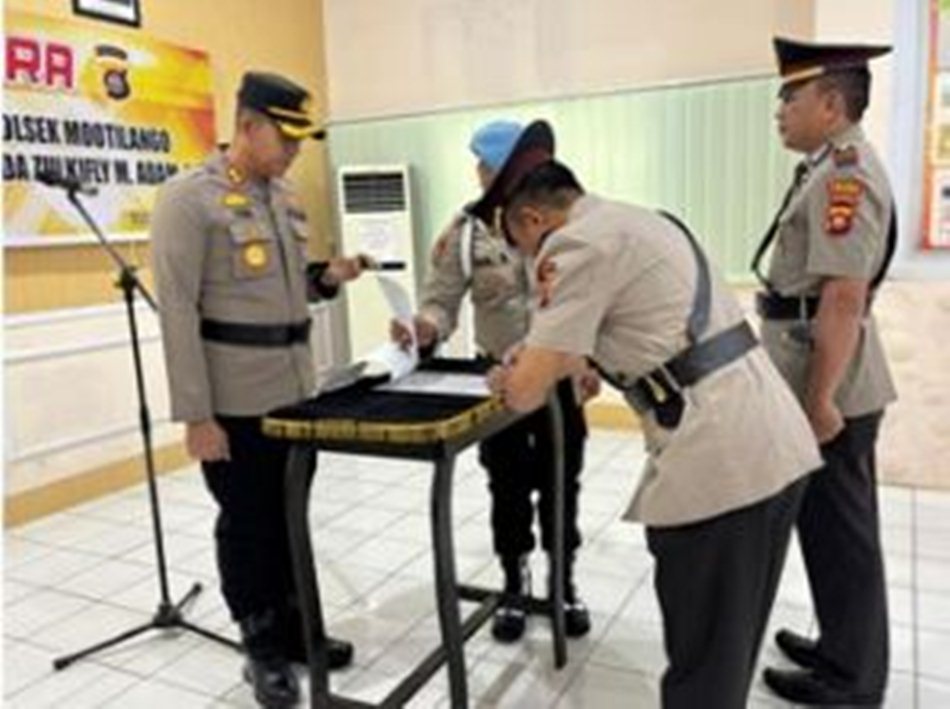 Kapolres Gorontalo, AKBP Ki Ide Bagus Tri,  SIK, memimpin langsung upacara serah   terima jabatan (sertijab) Kapolsek Mootilango.(F:Hms-Pol)