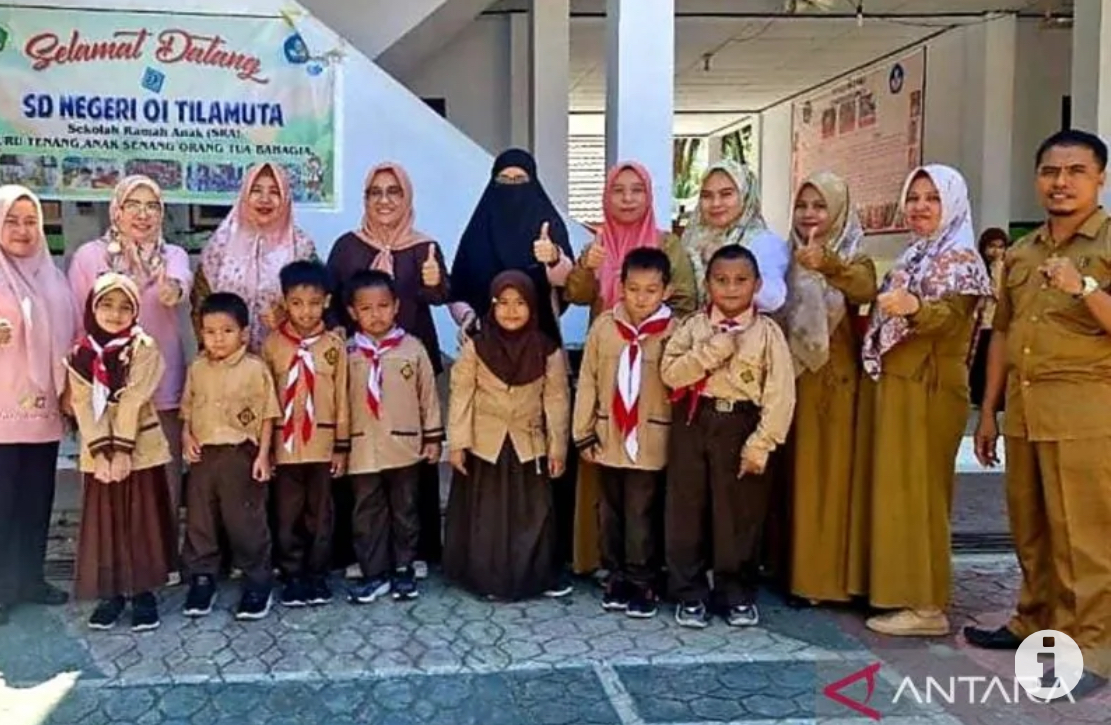 Guru dan siswa di Sekolah Dasar Negeri (SDN) 1 Tilamuta, Kabupaten Boalemo, Gorontalo, mengapresiasi Program MBG.