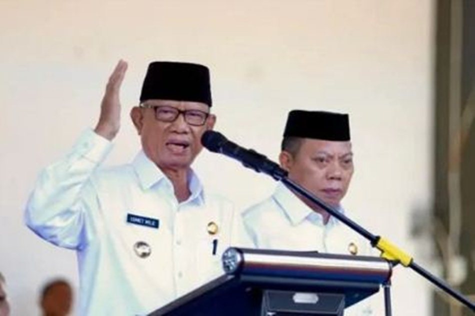 Bupati Bone Bolango, Ismet Mile dan Wakil Bupati Risman (F:dok)