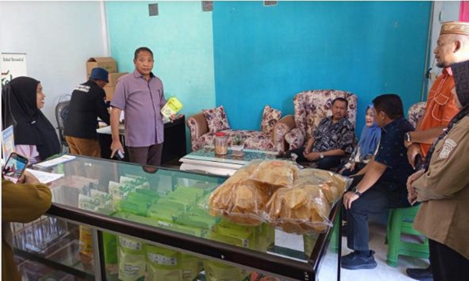 Komisi II DPRD Provinsi Gorontalo melakukan kunjungan kerja ke PT  Moringa, perusahaan pengolah daun kelor.(F :Hms-Enki)