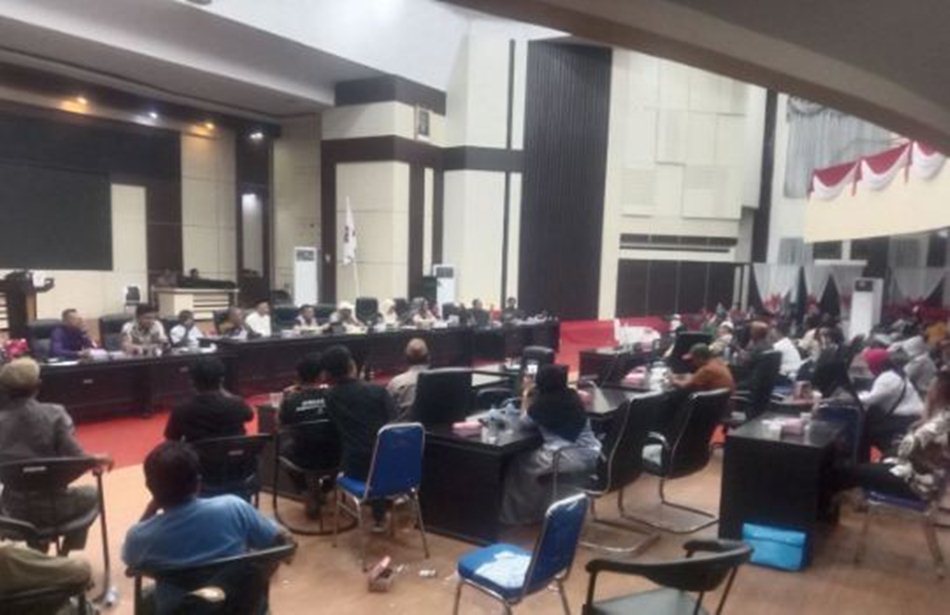 perbedaan data antara masyarakat dan pihak Pani Gold Project (PGP)  mencuat ke permukaan saat Rapat Dengar Pendapa.(F:GP)