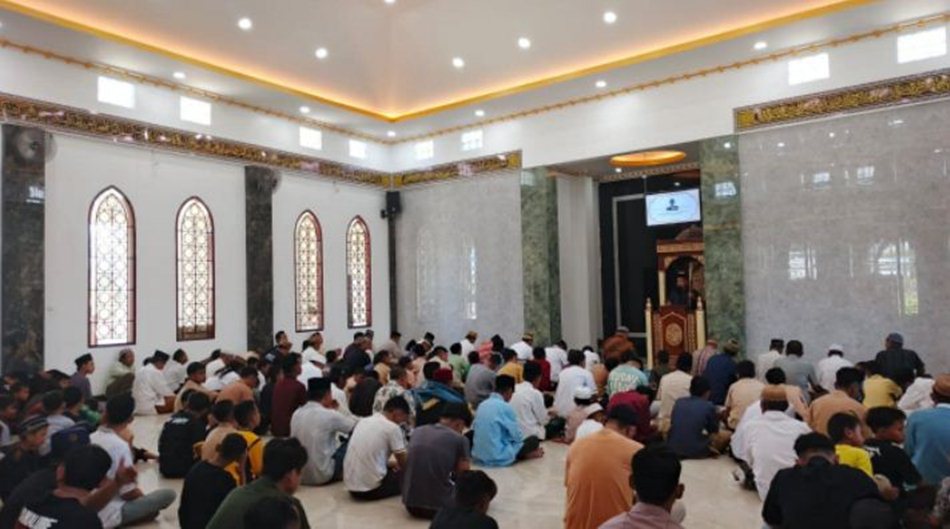 Masjid yang baru digunakan sejak Agustus 2025 ini juga memiliki tradisi unik, yakni  pemberian sedekah rutin setiap shalat Jumat.(F:Hms)