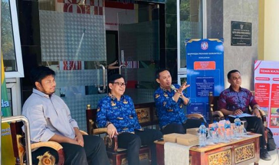 Suasana kegiatan Focus Group Discussion yang digelar di halaman kantor Bappeda Provinsi Gorontalo.(F:Atox)