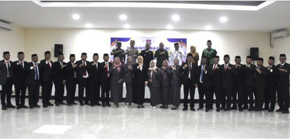 Sebanyak 24 Pejabat Pimpinan Tinggi Pratama di Lingkungan Pemerintah Kabupaten   Bone Bolango resmi dilantik dan diambil sumpah oleh Bupati Bone Bolango, Ismet Mile.(F:AKP)