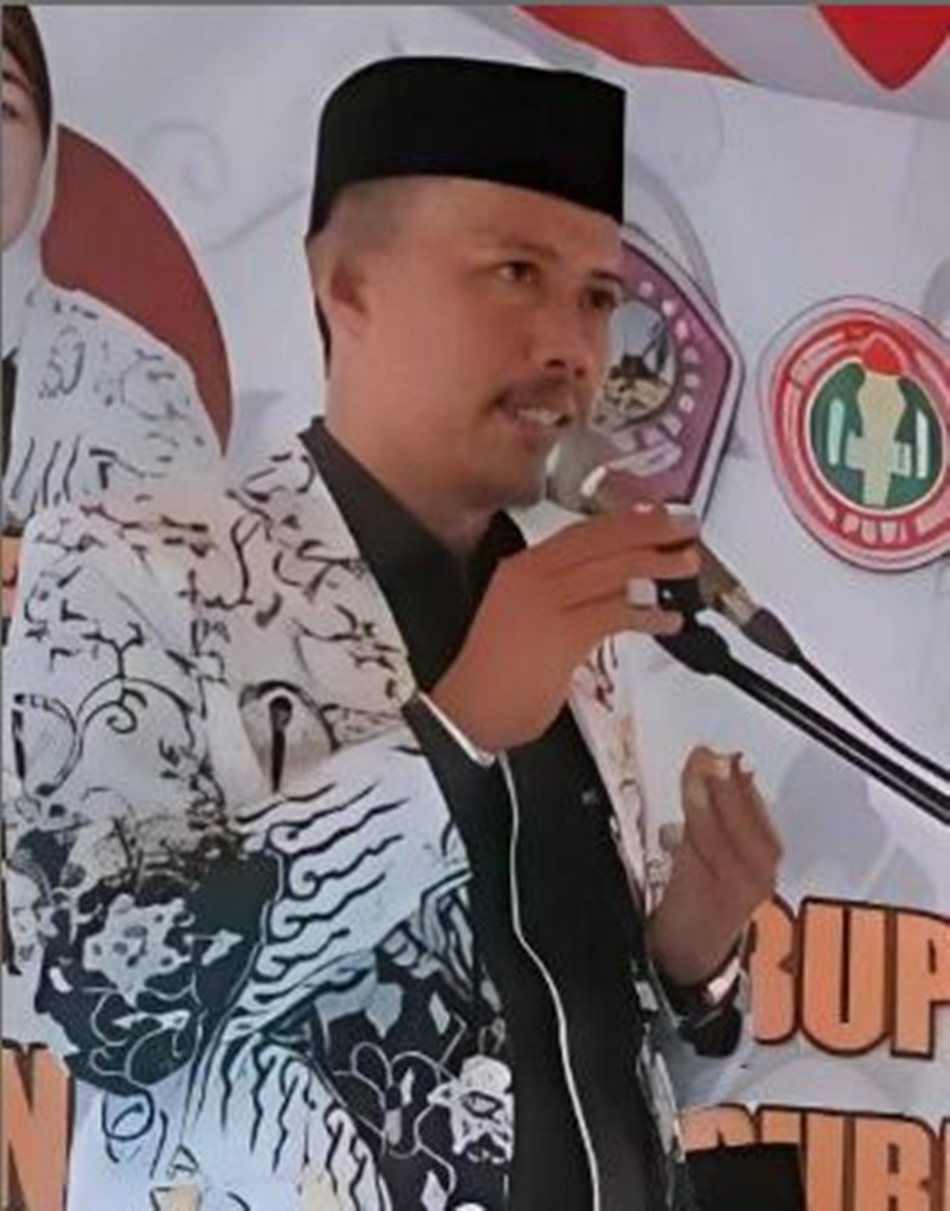Ketua PGRI Pohuwato, Coleng Tandjomada.(F:dok PGRI)