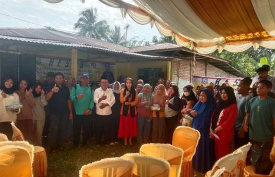 reses Anggota DPRD Provinsi Gorontalo Dapil II, Yeyen Sidiki di  Desa Permata, Kecamatan Tilongkabila, Kabupaten Bone Bolango. (F:GP)