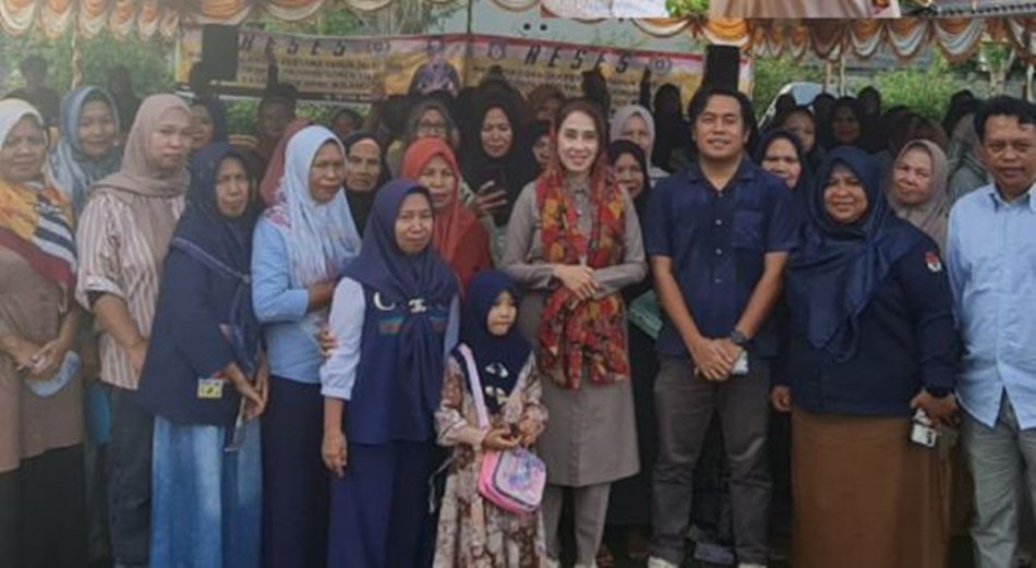 Anggota DPRD Provinsi Gorontalo, Yeyen Sidiki reses di Kelurahan Oluhuta, Kecamatan Kabila, Kabupaten Bone Bolango. (F:Hms-Enki)