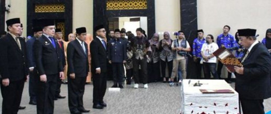 Wali Kota  Adhan Dambea secara resmi melantik dan merotasi 18 pejabat pimpinan   tinggi pratama di lingkungan Pemerintah Kota Gorontalo.(F:Kmfo)