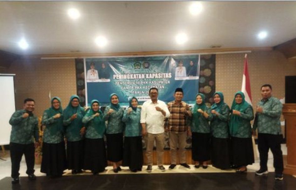 kegiatan Peningkatan Kapasitas Pengurus TP-PKK Kabupaten Boalemo di Hotel Rahmat, Kota Gorontalo (F:Fik)