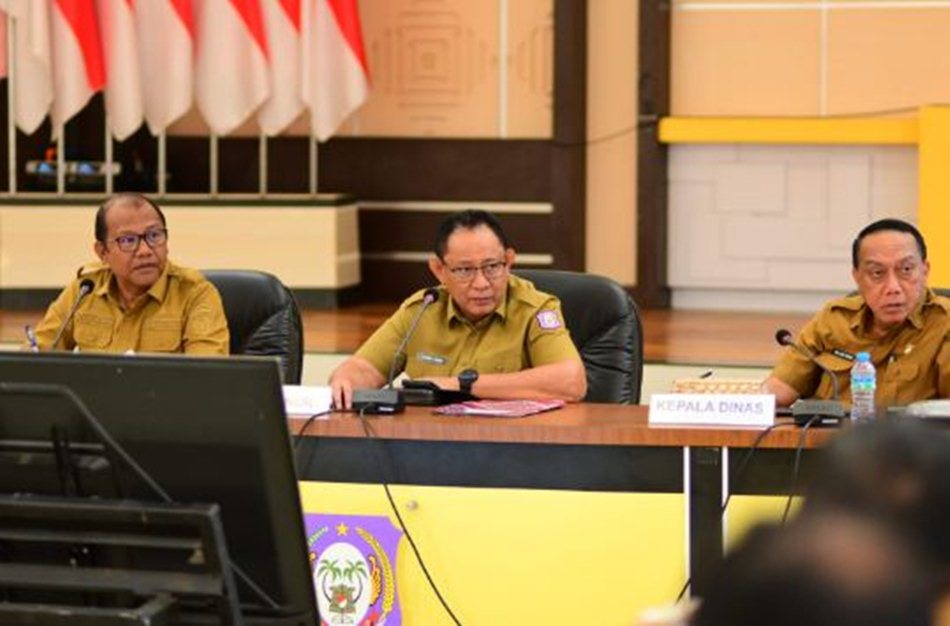 Rapat perdana persiapan  di rudis  gubernur, Gubernur Gorontalo Gusnar Ismail secara resmi menunjuk Kadis Pertanian Provinsi, Muljady D. Mario, sebagai Ketua Panitia Penas XVII. (F:Kmfo)