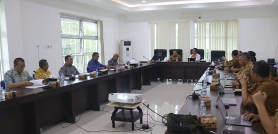 Pansus  mematangkan Ranperda tentang Struktur Organisasi dan Tata Kerja (SOTK) Pemerintah Provinsi.(F:hms-Enki)