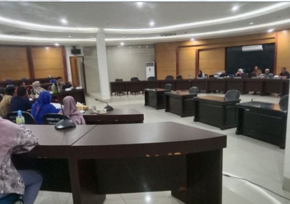 RDP yang dipimpin langsung oleh Ketua Komisi I, Fadli Poha, menghadirkan perwakilan Bank Mandiri Gorontalo.(F:is t).