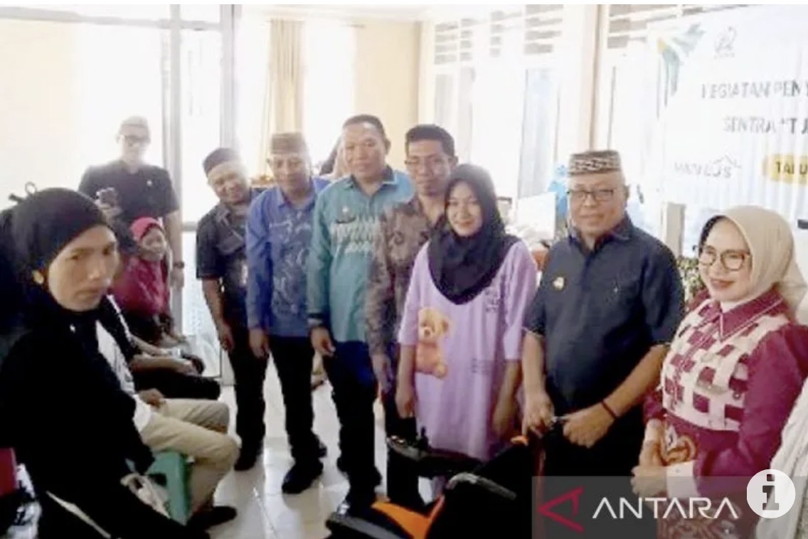 Pemkab Gorontalo serahkan bantuan Atensi untuk perkuat layanan sosial