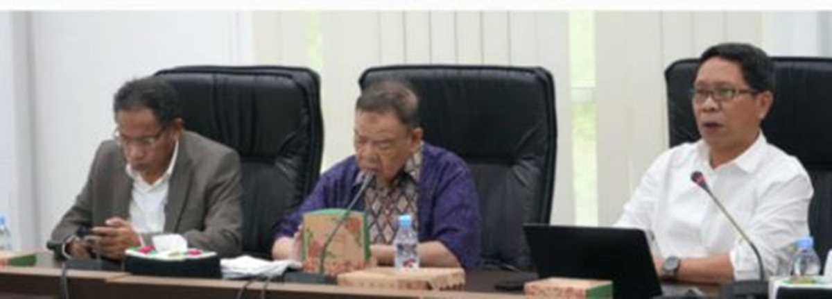 Rapat kerja finalisasi Pansus SOTK DPRD Provinsi Gorontalo  dipimpin ketua Umar Karim.(F:Hms-Engki)