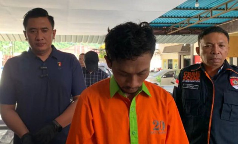 pria berinisial Andrian (28), warga Kabupaten Gorontalo, ditangkap setelah diduga mencuri dua unit laptop dari sebuah asrama mahasiswa.(F:Hms-Pol)