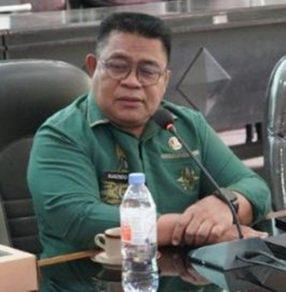 Sekda) Kabupaten Gorontalo, Sugondo Makmur. saat mendatangi DPRD Kabgor.(F:Ist)