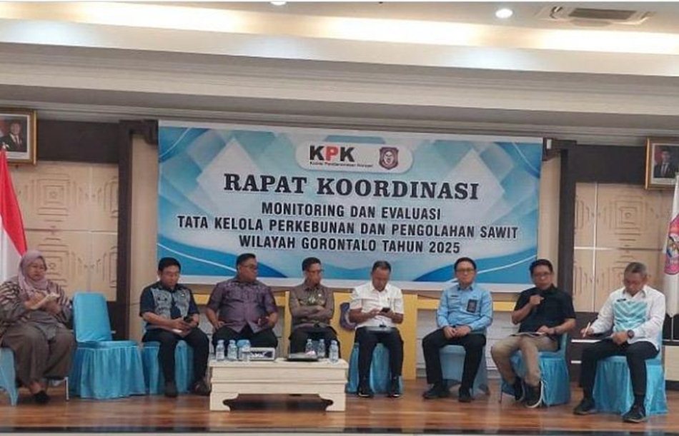 Rakor) Monitoring and Evaluation (Monev) tata kelola sawit yang digelar KPK di Aula Rumah Dinas Gubernur Gorontalo.(F:Humas)