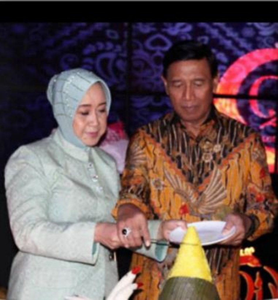 Hj. Rugaiya Usman bersama Jenderal TNI (Purn.) Wiranto.(F:ist)