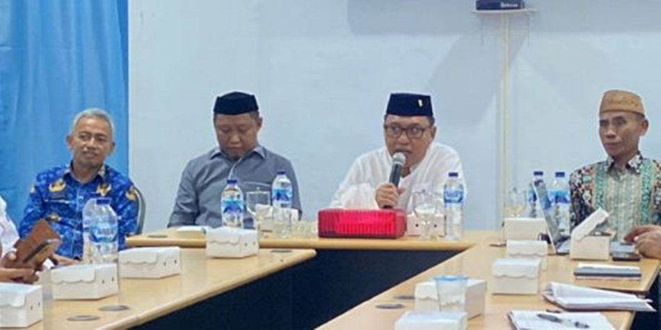 Ketua DPRD Kabupaten Boalemo, Eka Putra Noho, membuka kegiatan Uji  Publik Rencana Penyesuaian Tarif Air Minum Tahun 2025.(F:Humas)