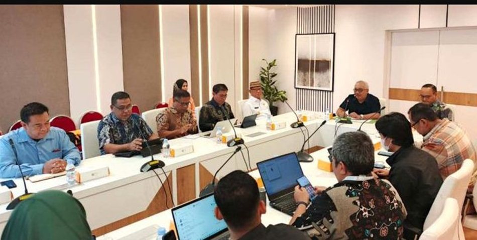 Bupati Ismet Mile melakukan audiensi strategis di Kantor Kementerian Komunikasi dan Digital (Komdigi) RI bersama jajaran pejabat kementerian..(F:AKP)
