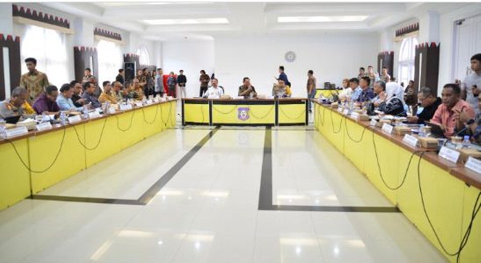 FGD Pengelolaan Pertambangan Rakyat yang digelar di Rumah Jabatan Gubernur sebagai bagian dari upaya mempercepat penetapan WPR dan IPR secara terarah dan terukur.(F:Kmfo)